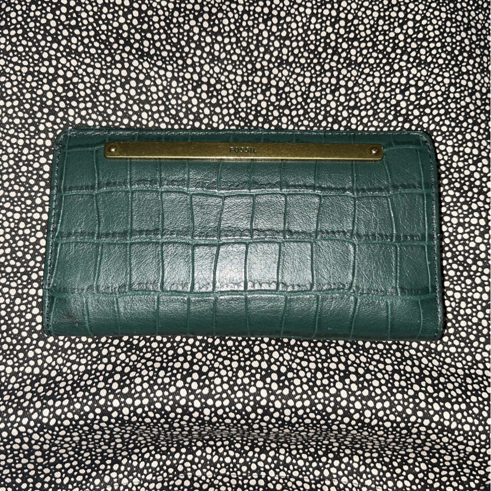 Fossil Green Croc-Embossed Leather Zip Wallet with Gold Accent